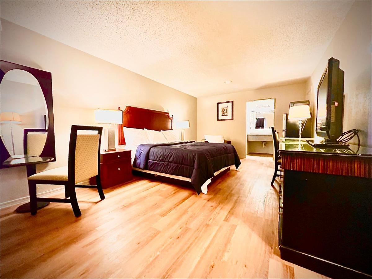 Economy Inn And Suites Tulsa Bagian luar foto