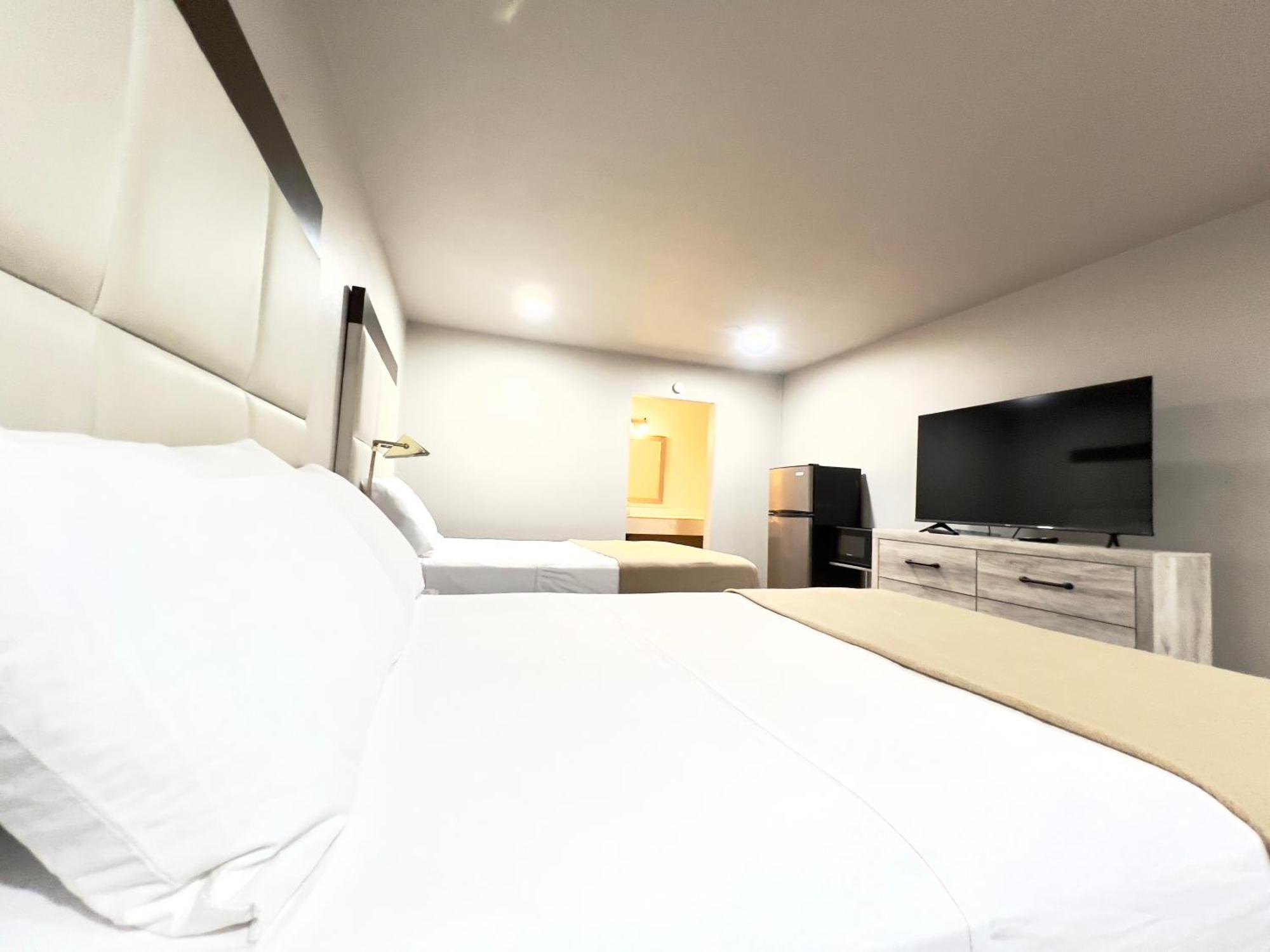 Economy Inn And Suites Tulsa Bagian luar foto