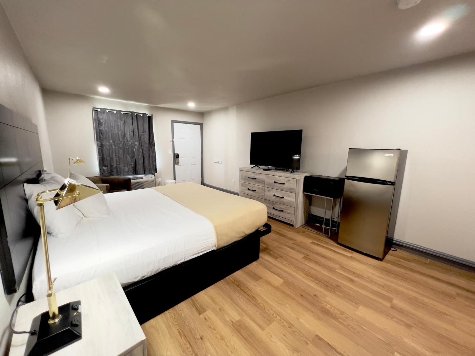 Economy Inn And Suites Tulsa Bagian luar foto
