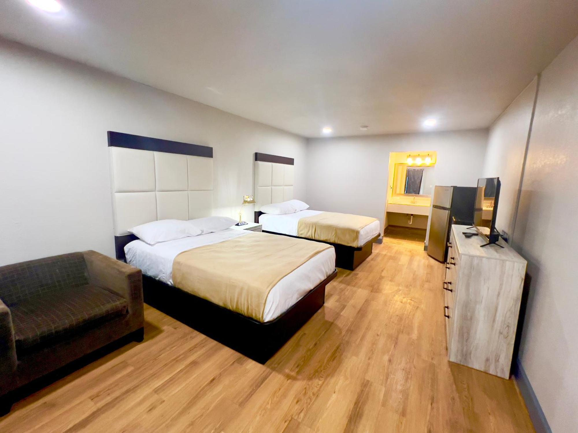 Economy Inn And Suites Tulsa Bagian luar foto