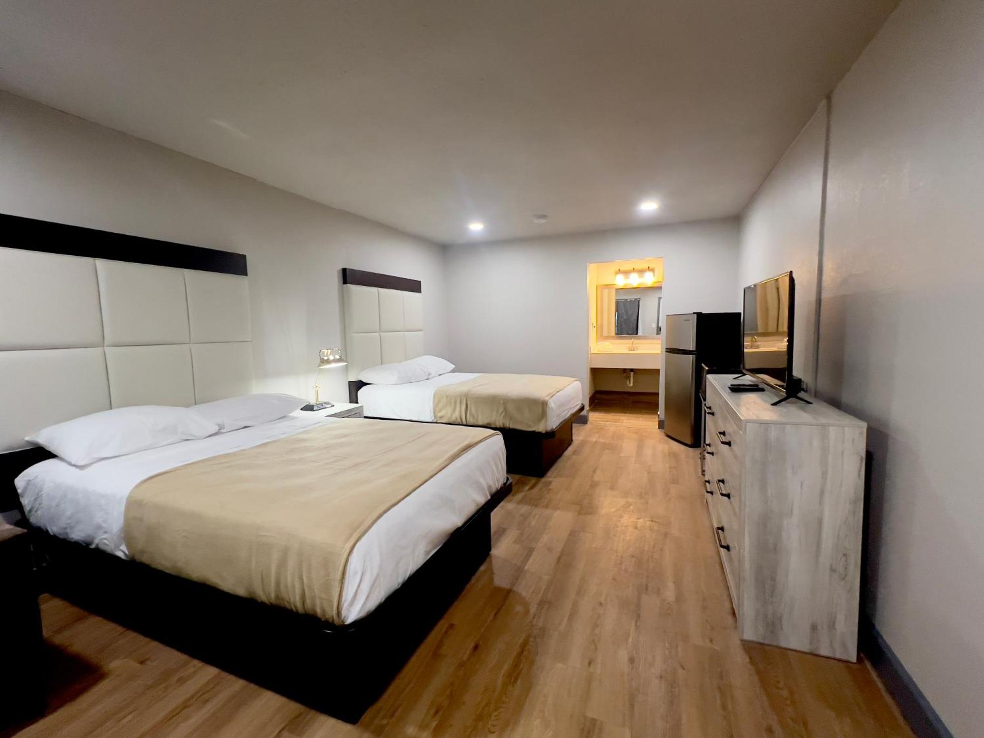Economy Inn And Suites Tulsa Bagian luar foto