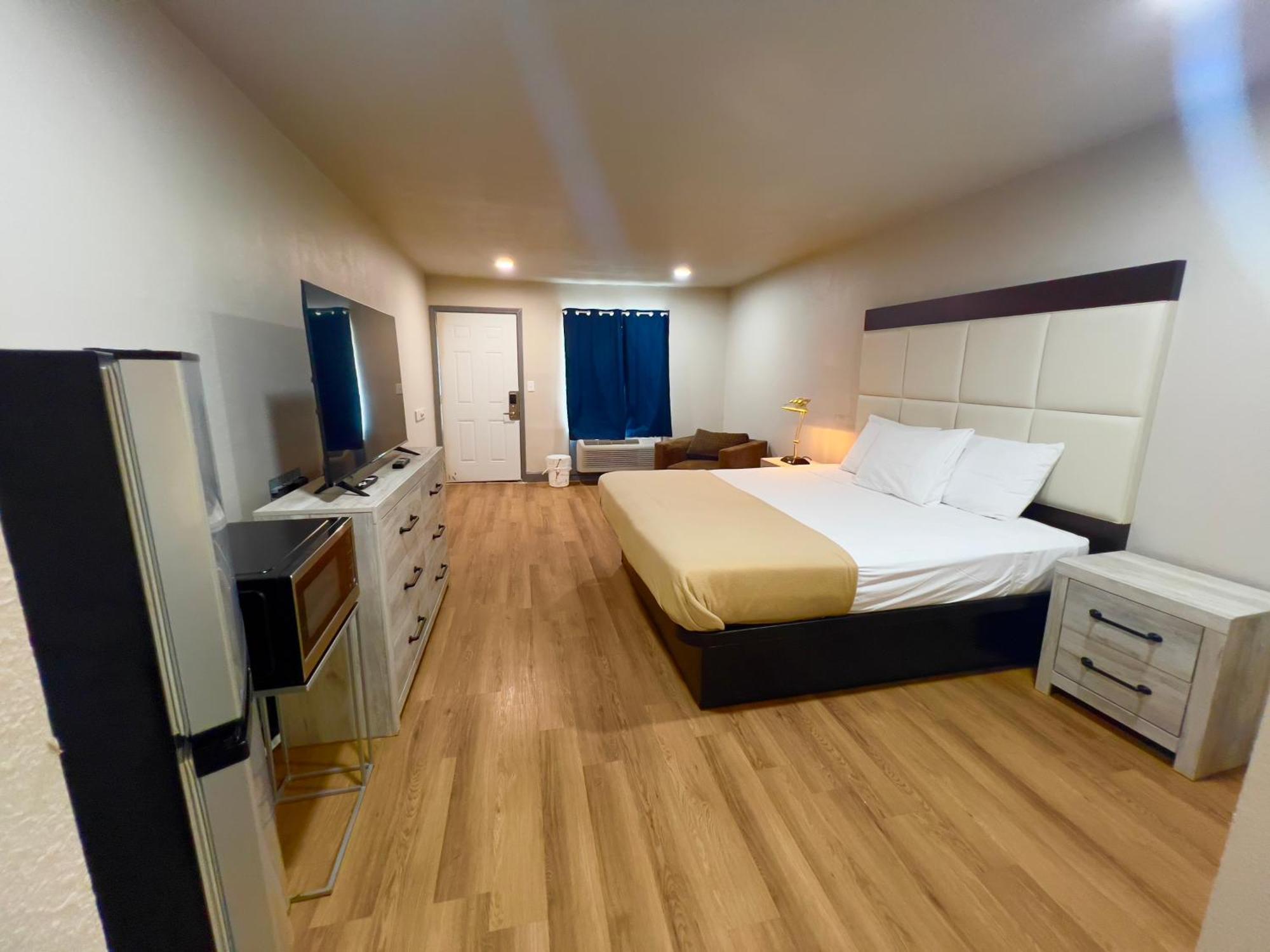 Economy Inn And Suites Tulsa Bagian luar foto