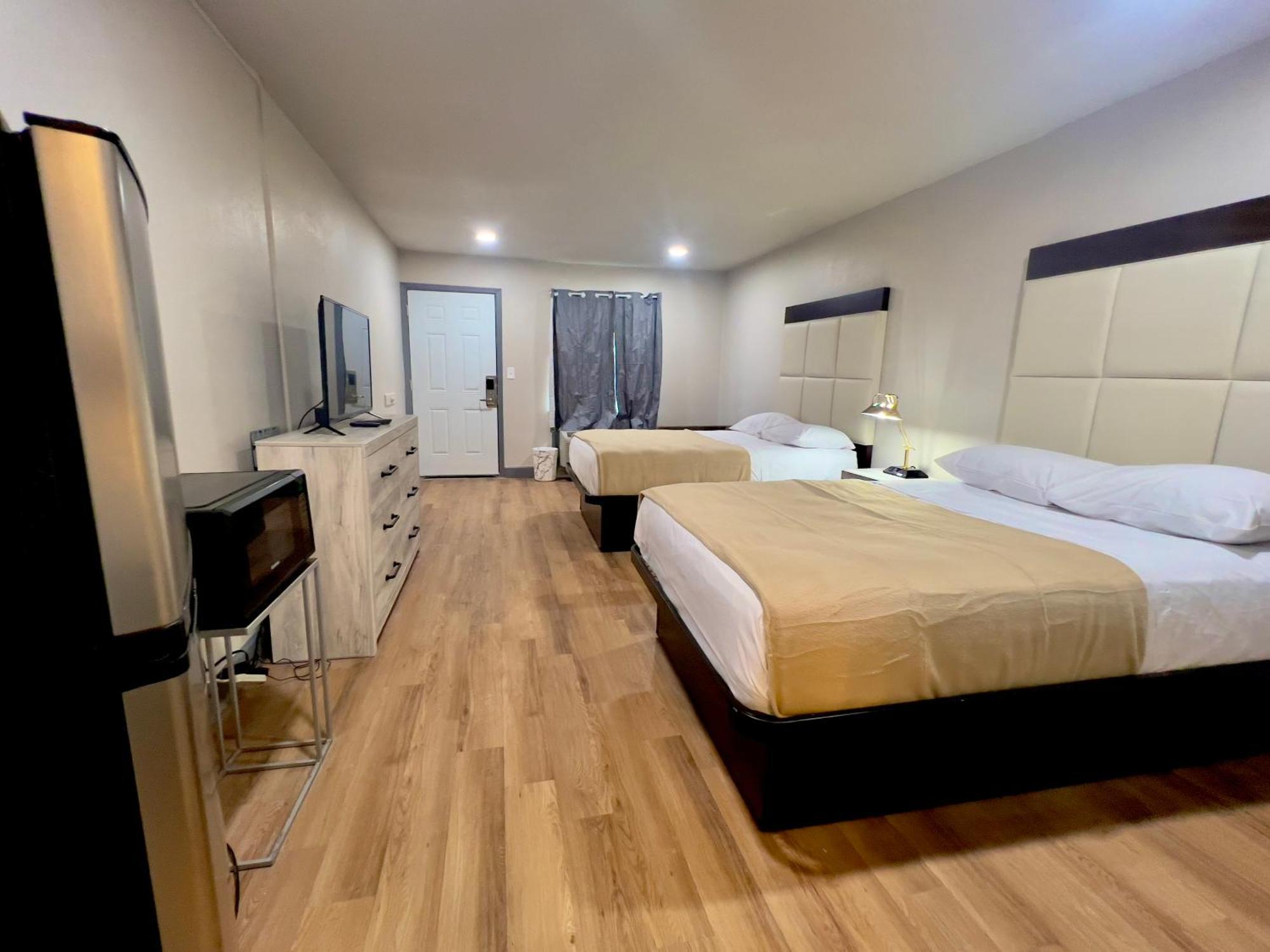 Economy Inn And Suites Tulsa Bagian luar foto